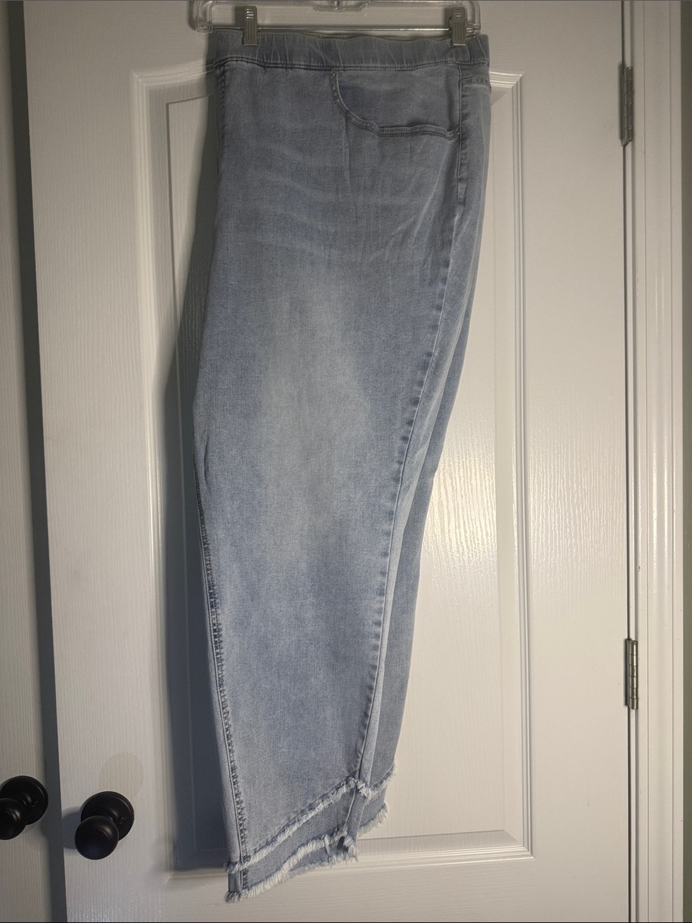 Isaac Mizrahi Light Blue Cropped Jeans Size 32W